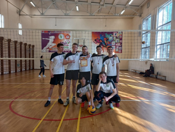 Команда СПбГПМУ по волейболу взяла бронзу на фестивале спорта 5