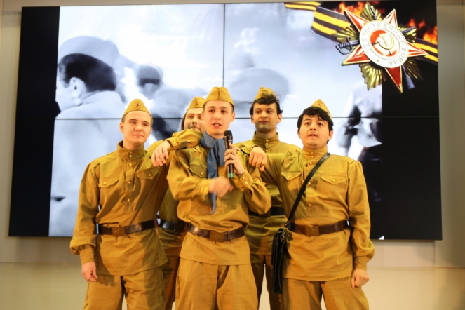 Студенты СПБГПМУ исполнили песни Победы 13