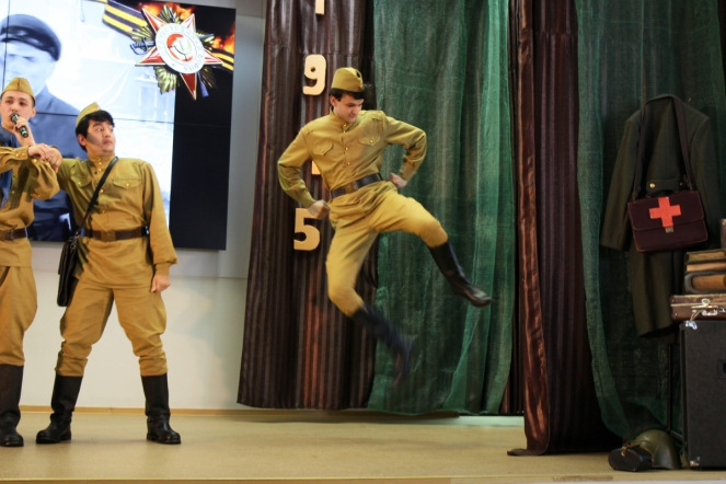 Студенты СПБГПМУ исполнили песни Победы 14