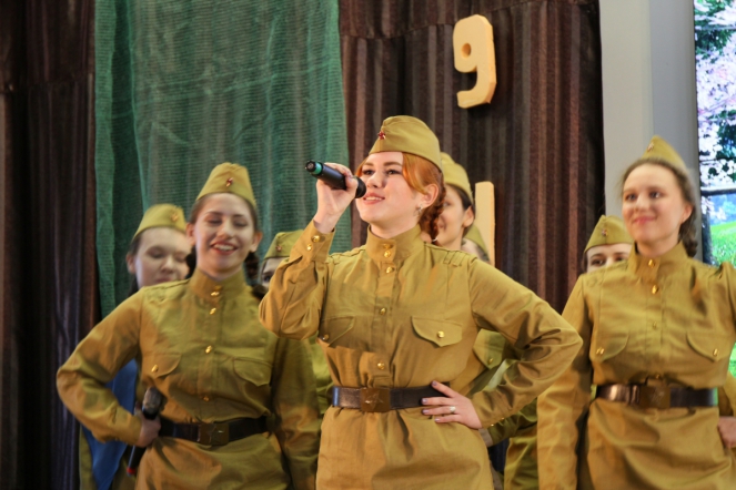 Студенты СПБГПМУ исполнили песни Победы 24