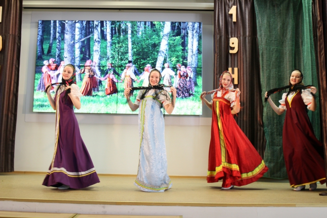 Студенты СПБГПМУ исполнили песни Победы 30