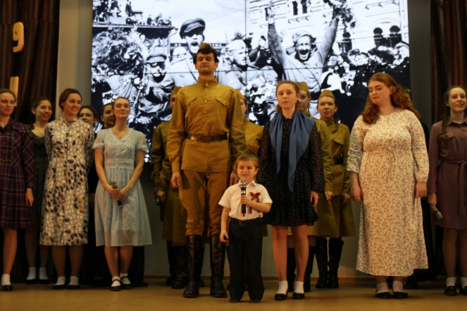 Студенты СПБГПМУ исполнили песни Победы 79