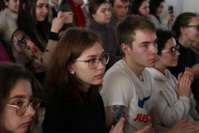 Студенты СПБГПМУ исполнили песни Победы 84