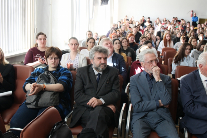 Студенты СПБГПМУ исполнили песни Победы 94