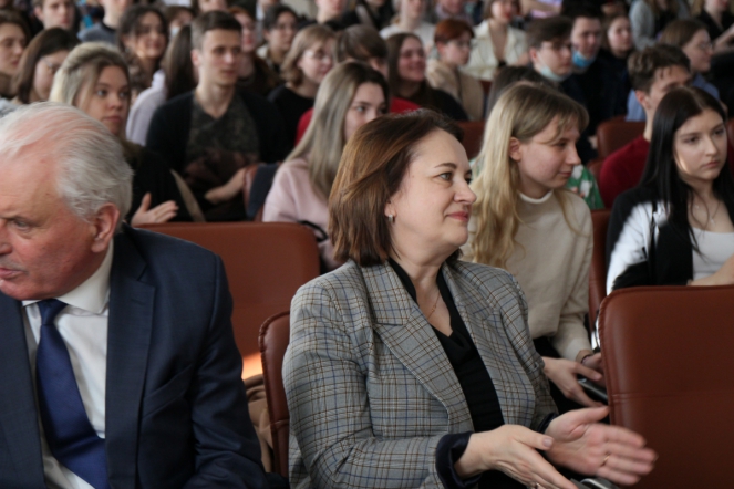 Студенты СПБГПМУ исполнили песни Победы 97