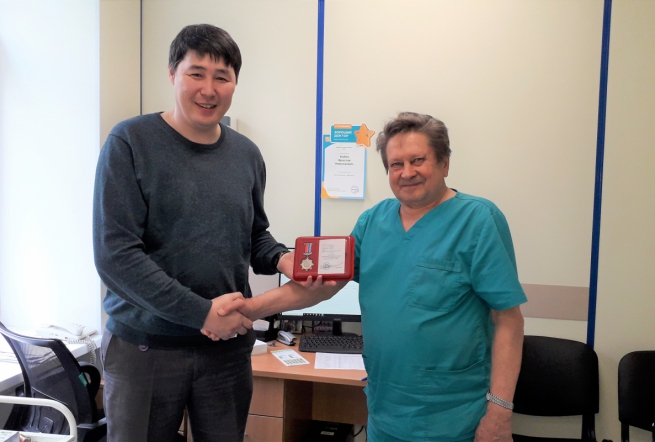 Профессор СПбГПМУ получил награду за многолетнее сотрудничество с Якутией