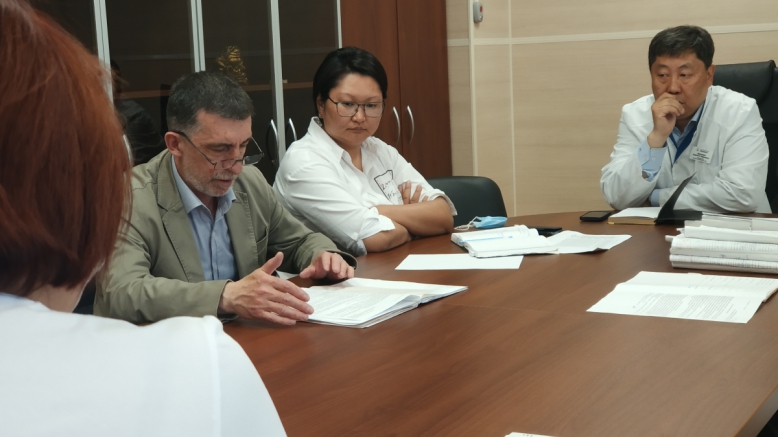 Педиатрический университет забирает на лечение пациента из Бурятии 16