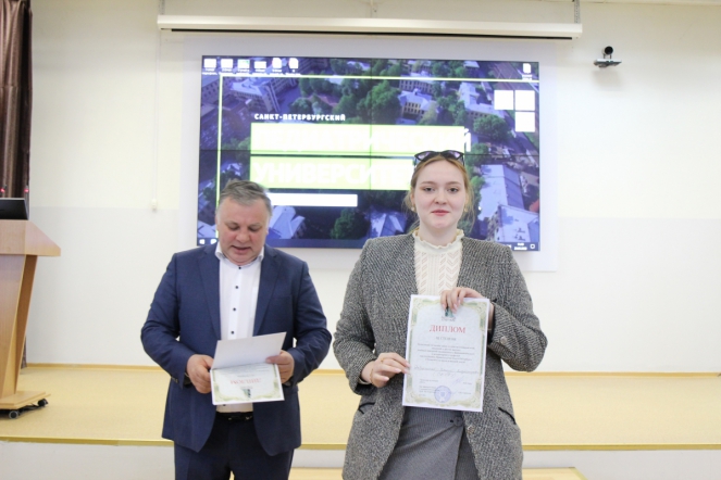 Ректор СПбГПМУ наградил призеров олимпиады по химии 2