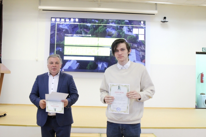 Ректор СПбГПМУ наградил призеров олимпиады по химии 3