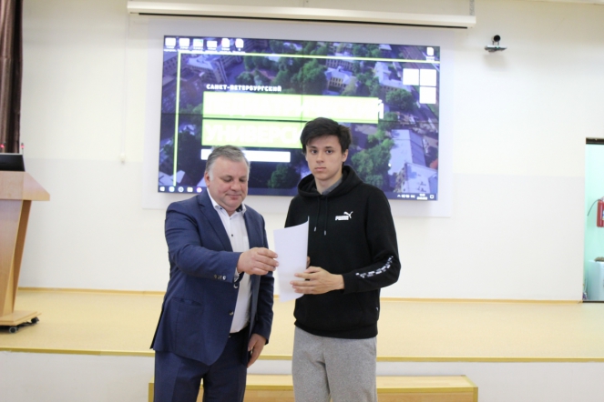 Ректор СПбГПМУ наградил призеров олимпиады по химии 5