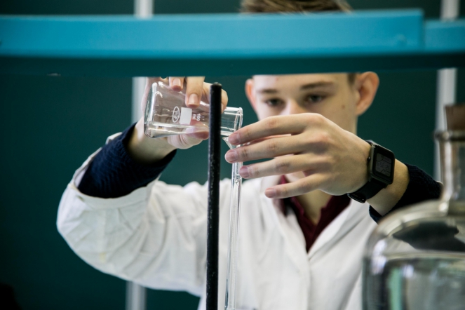 Ректор СПбГПМУ наградил призеров олимпиады по химии