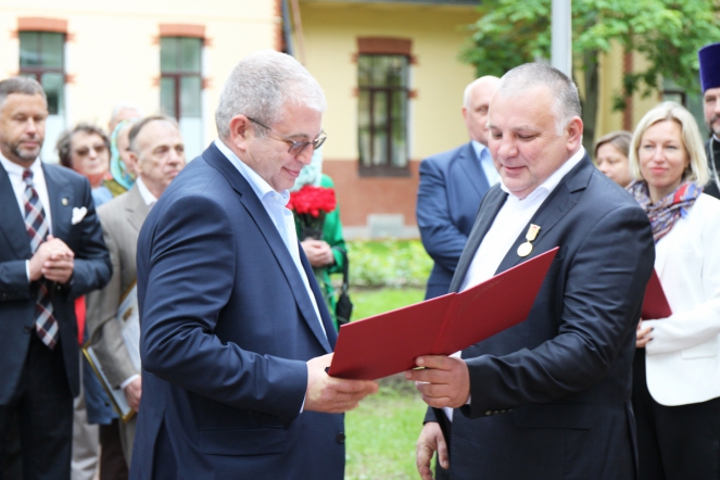 Министр Михаил Мурашко наградил сотрудников СПбГПМУ