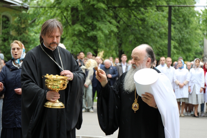 Митрополит Варсонофий освятил мемориальные доски в память о медиках, отдавших жизни за Отечество 3