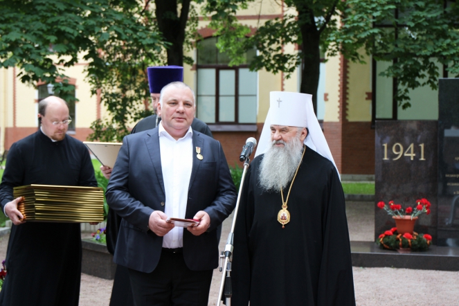 Митрополит Варсонофий освятил мемориальные доски в память о медиках, отдавших жизни за Отечество 5