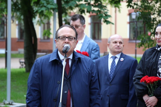 Митрополит Варсонофий освятил мемориальные доски в память о медиках, отдавших жизни за Отечество 11