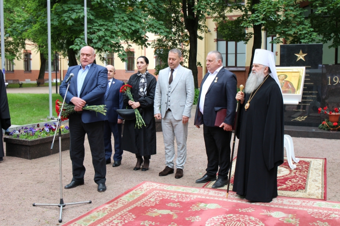 Митрополит Варсонофий освятил мемориальные доски в память о медиках, отдавших жизни за Отечество 12