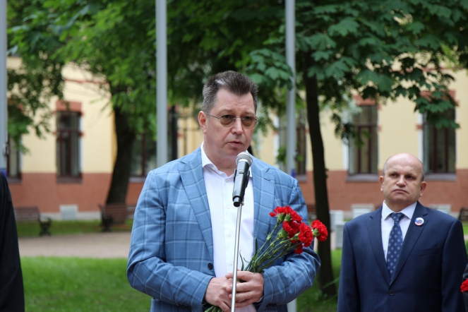 Митрополит Варсонофий освятил мемориальные доски в память о медиках, отдавших жизни за Отечество 15