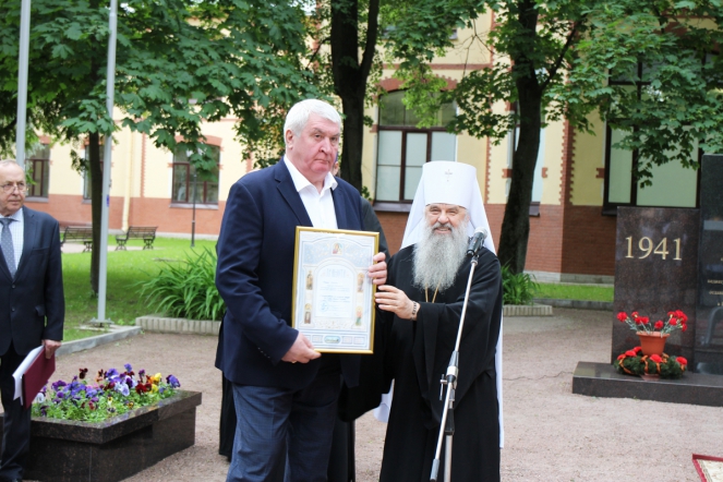 Митрополит Варсонофий освятил мемориальные доски в память о медиках, отдавших жизни за Отечество 9