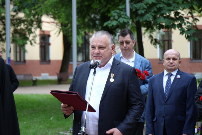 Митрополит Варсонофий освятил мемориальные доски в память о медиках, отдавших жизни за Отечество 17