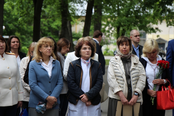 Митрополит Варсонофий освятил мемориальные доски в память о медиках, отдавших жизни за Отечество 16