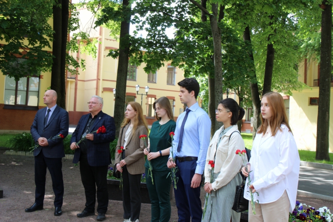В Педиатрическом университете прошёл митинг памяти
