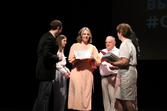 Вручение дипломов: фоторепортаж 49