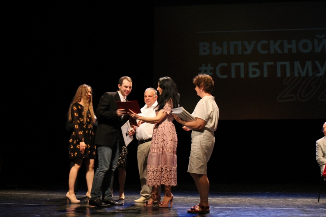 Вручение дипломов: фоторепортаж 50