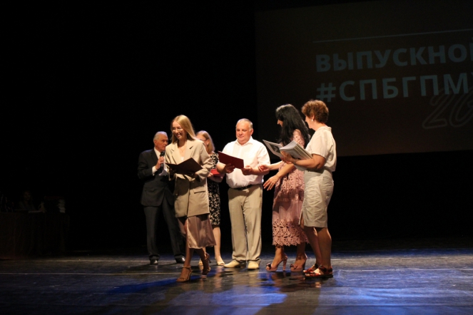 Вручение дипломов: фоторепортаж 53