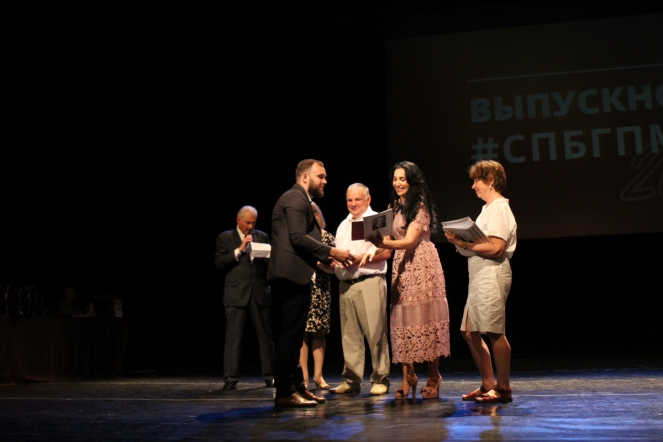 Вручение дипломов: фоторепортаж 55