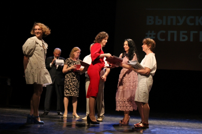 Вручение дипломов: фоторепортаж 61