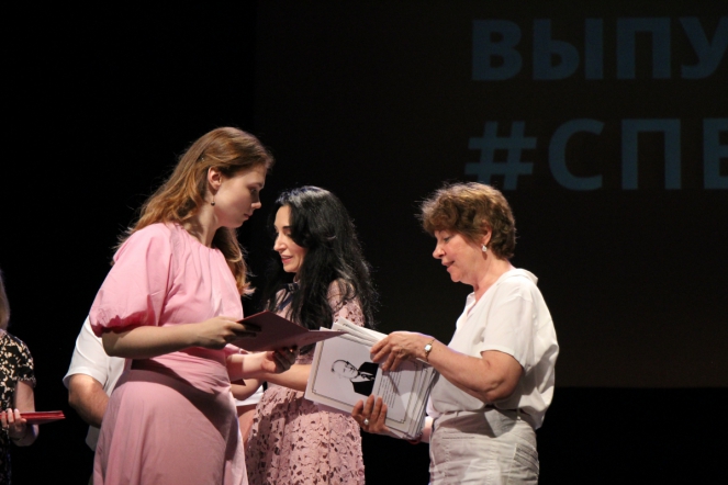 Вручение дипломов: фоторепортаж 64