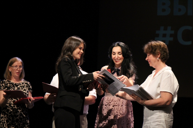 Вручение дипломов: фоторепортаж 65