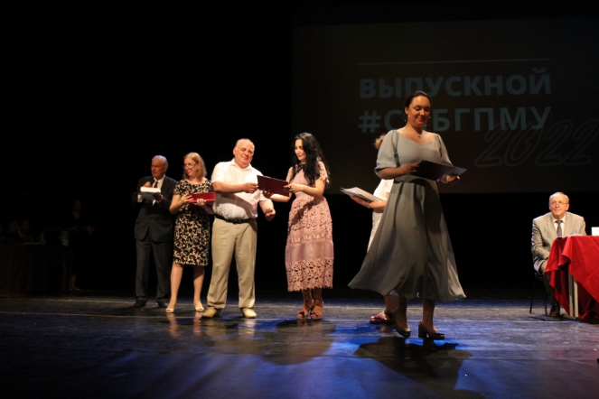 Вручение дипломов: фоторепортаж 71