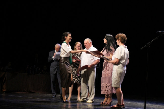 Вручение дипломов: фоторепортаж 99