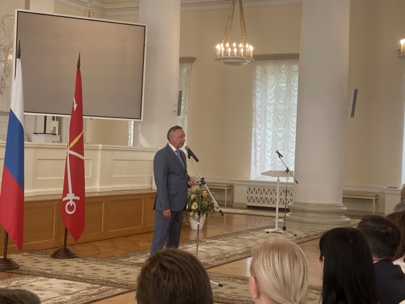 В Смольном вручили гранты на школьные лаборатории 2