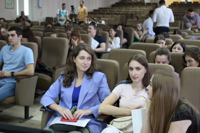 Ординаторы Педиатрического университета получили долгожданные дипломы 4