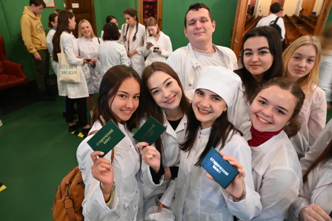 В Педиатрическом университете прошёл день первокурсника 32