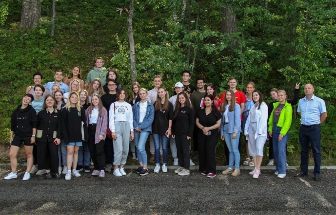 Активисты проекта «Школа кураторов» помогают студентам-первокурсникам 3