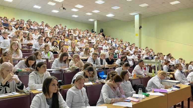 В Педиатрическом университете прочитали лекцию о лекарственной безопасности 1