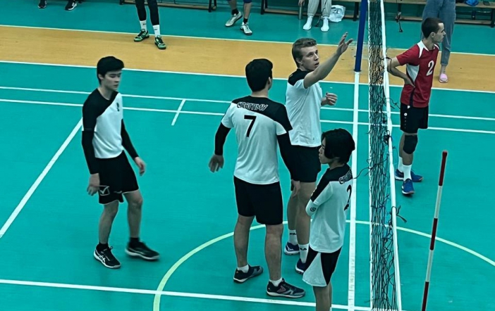 В Педиатрическом университете прошел товарищеский матч по волейболу