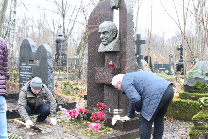 Преподаватели и студенты Педиатрического университета почтили память учителей 1