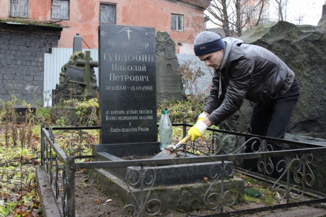 Преподаватели и студенты Педиатрического университета почтили память учителей 6