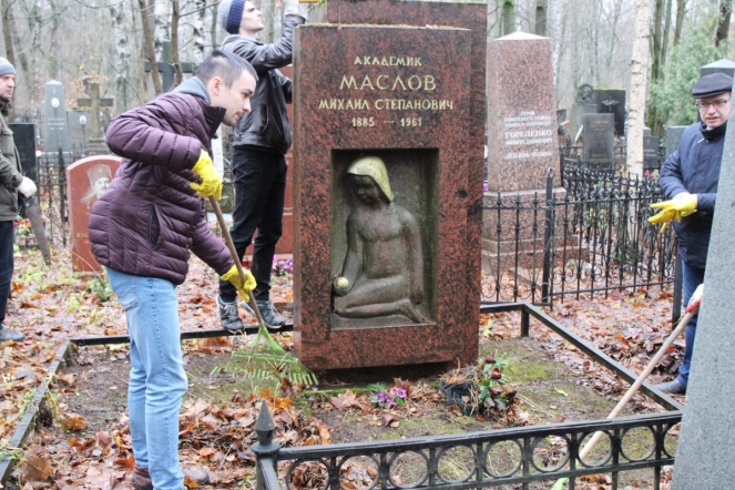 Преподаватели и студенты Педиатрического университета почтили память учителей 8