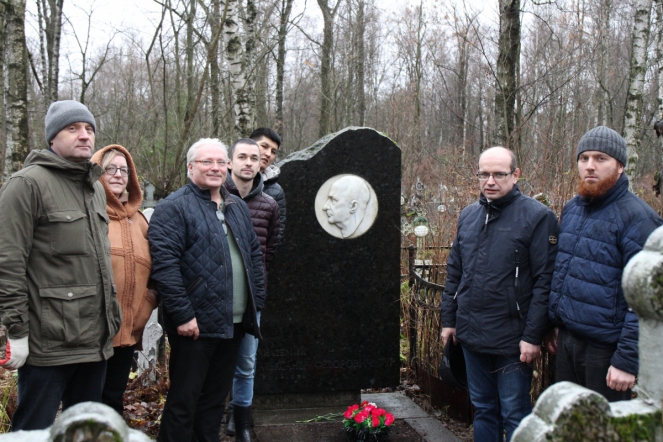 Сотрудники и студенты Педиатрического университета привели в порядок могилы академика Тура и профессора Гордеева 10