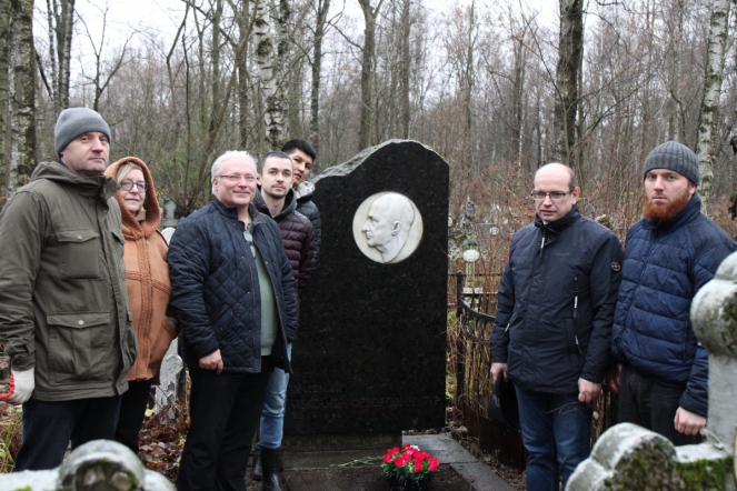 Сотрудники и студенты Педиатрического университета привели в порядок могилы академика Тура и профессора Гордеева