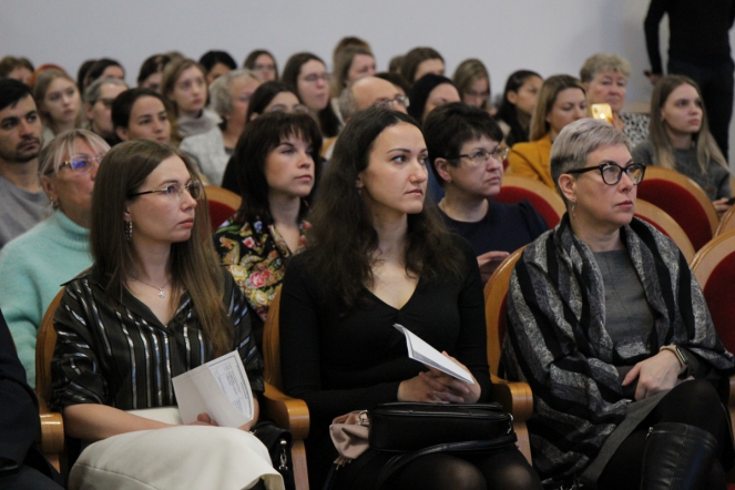 В администрации Калининского района состоялась научно-практическая конференция по дерматовенерологии 12