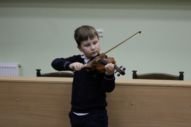 Ученики музыкальной школы №7 Выборгского района провели концерт для пациентов эндокринологического отделения Педиатрического университета 5