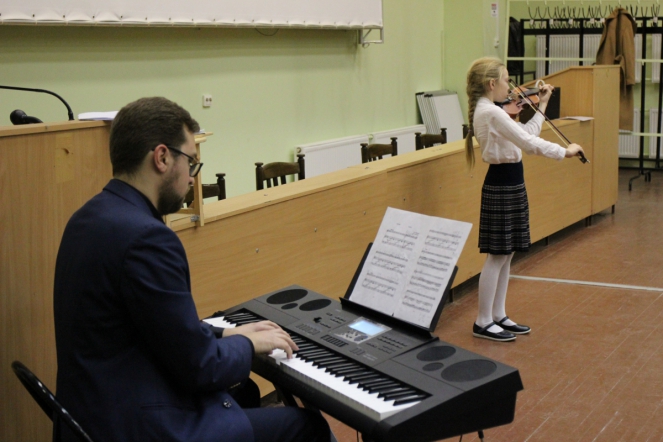 Ученики музыкальной школы №7 Выборгского района провели концерт для пациентов эндокринологического отделения Педиатрического университета 12