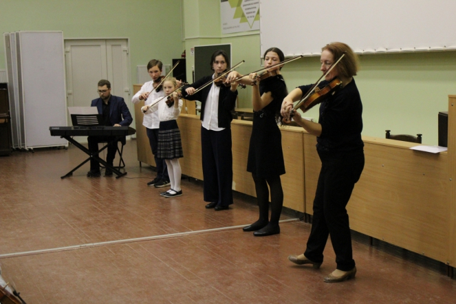 Ученики музыкальной школы №7 Выборгского района провели концерт для пациентов эндокринологического отделения Педиатрического университета 19