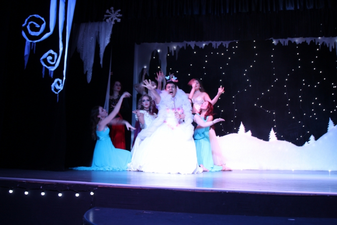 В «Гиппократе» прошло новогоднее шоу 25